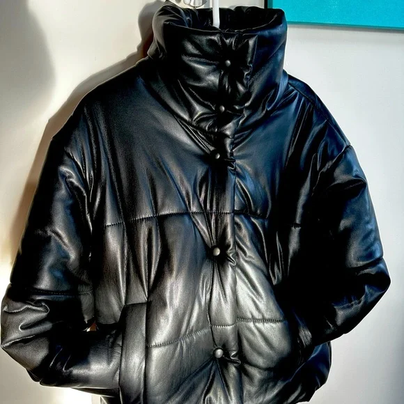 Faux leather Vegan Hide Puffer - Picture 1 of 7